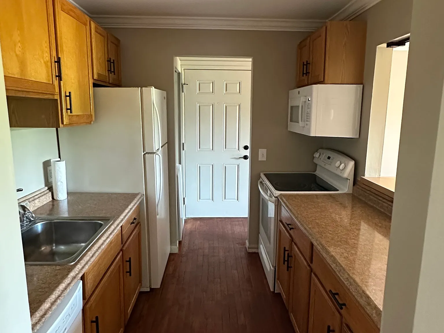 2 bed, 760 sqft, $1,300 — Photo 3