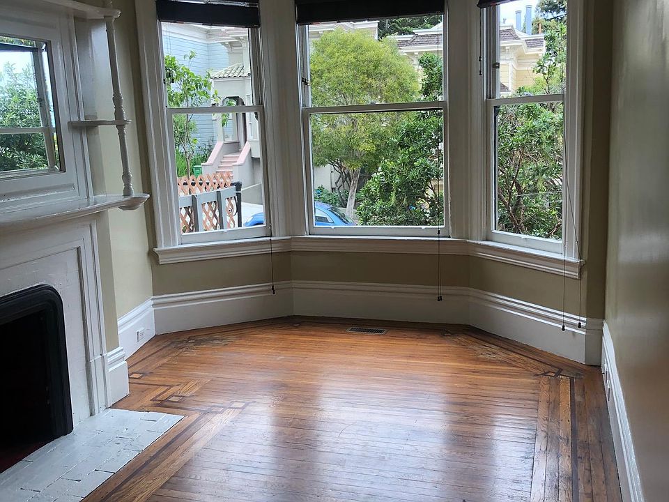 Bedroom, ornamental fireplace