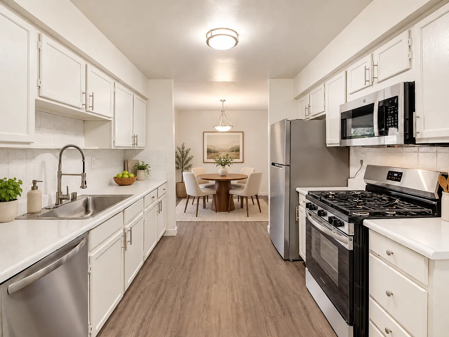Spacious Living in the Heart of Sherman Oaks — Photo 4