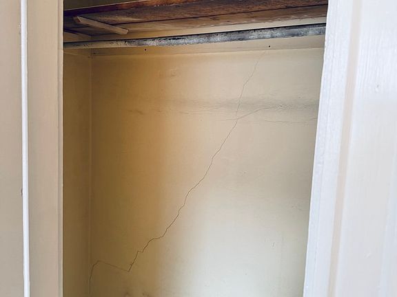 4th image of 36 Cold Spring Pl #1