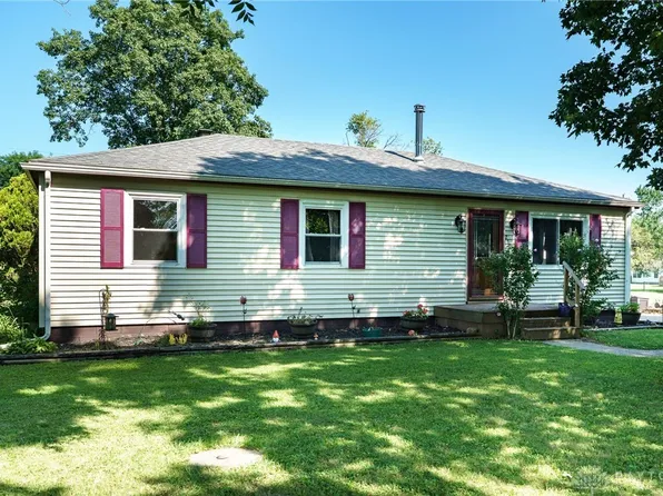210 Ravenwood Dr, Springfield, OH 45504