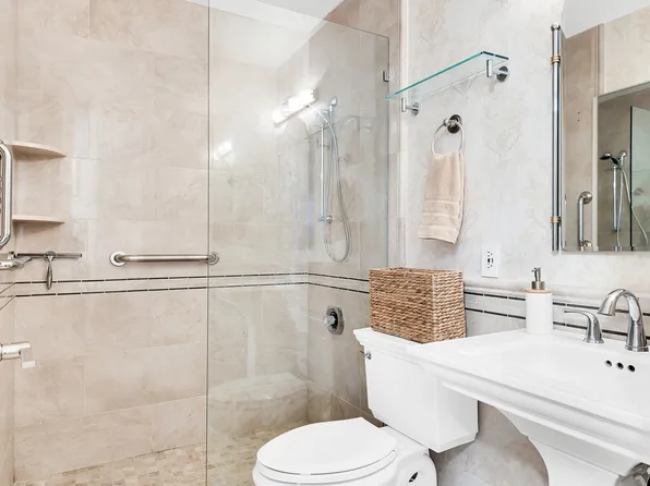 303 East 43rd Street image 13 of 13