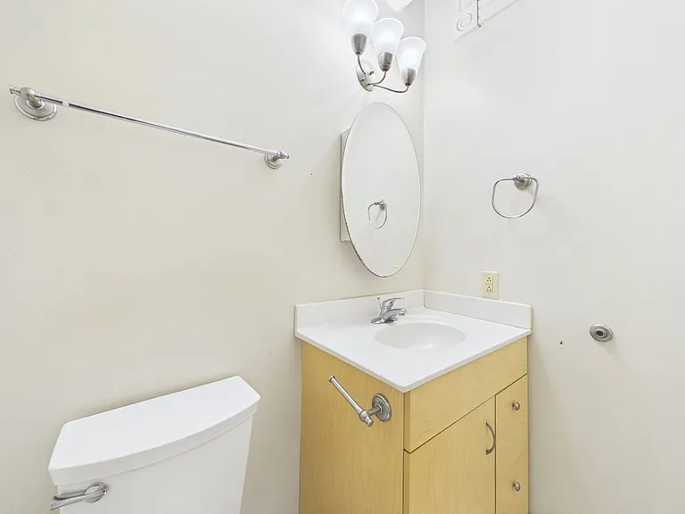 121 W Broad St #404 — Photo 24