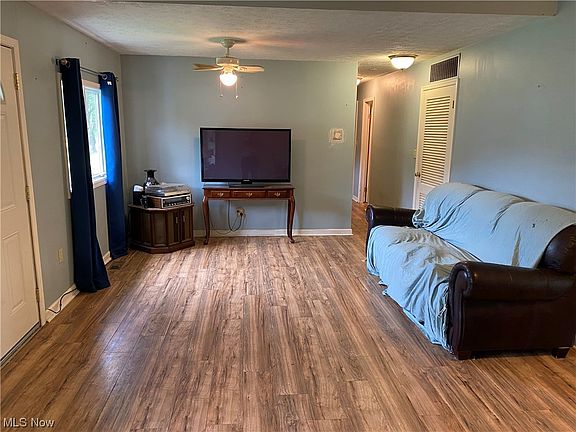 3rd image of 4090 Saint James Dr
