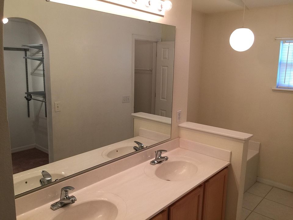1st image of 643 Doe Cove Pl