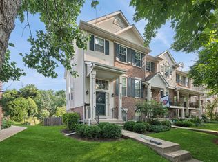 2106 Rugen Rd #B, Glenview, IL 60026