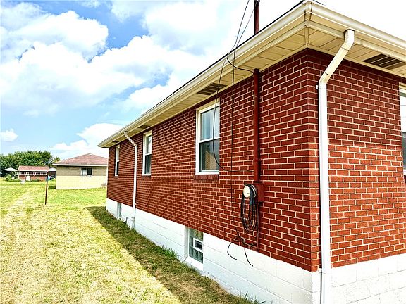 2nd image of 1412 W Crawford Ave