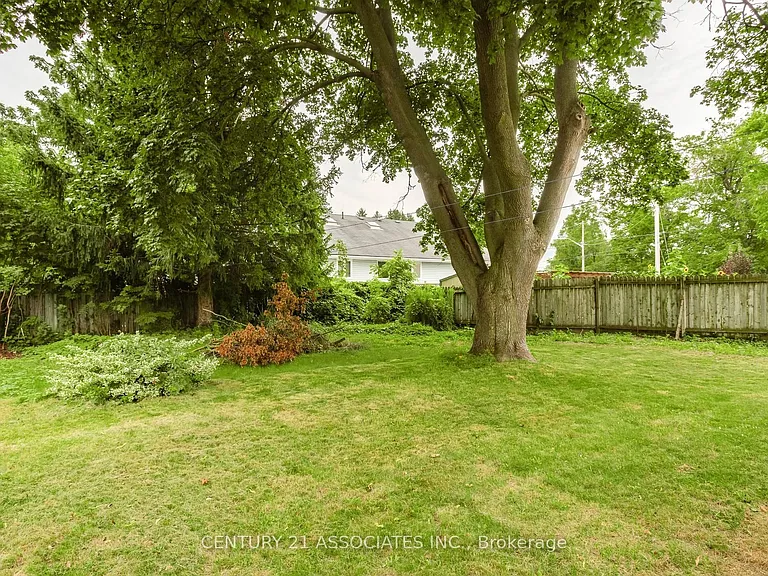 48 King St — Photo 43