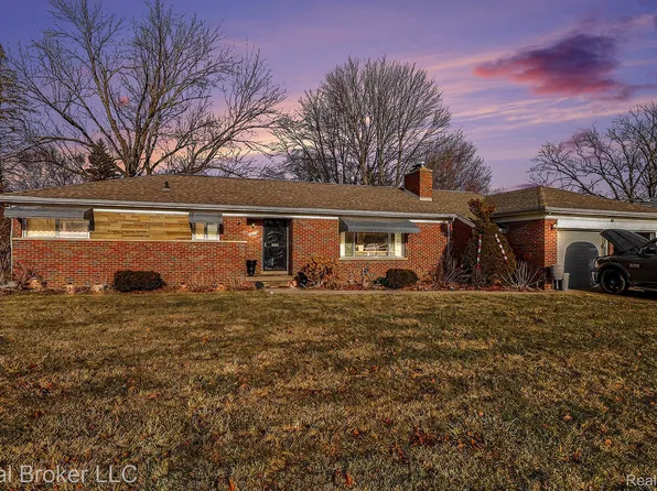 19115 Old Homestead Dr, Harper Woods, MI 48225
