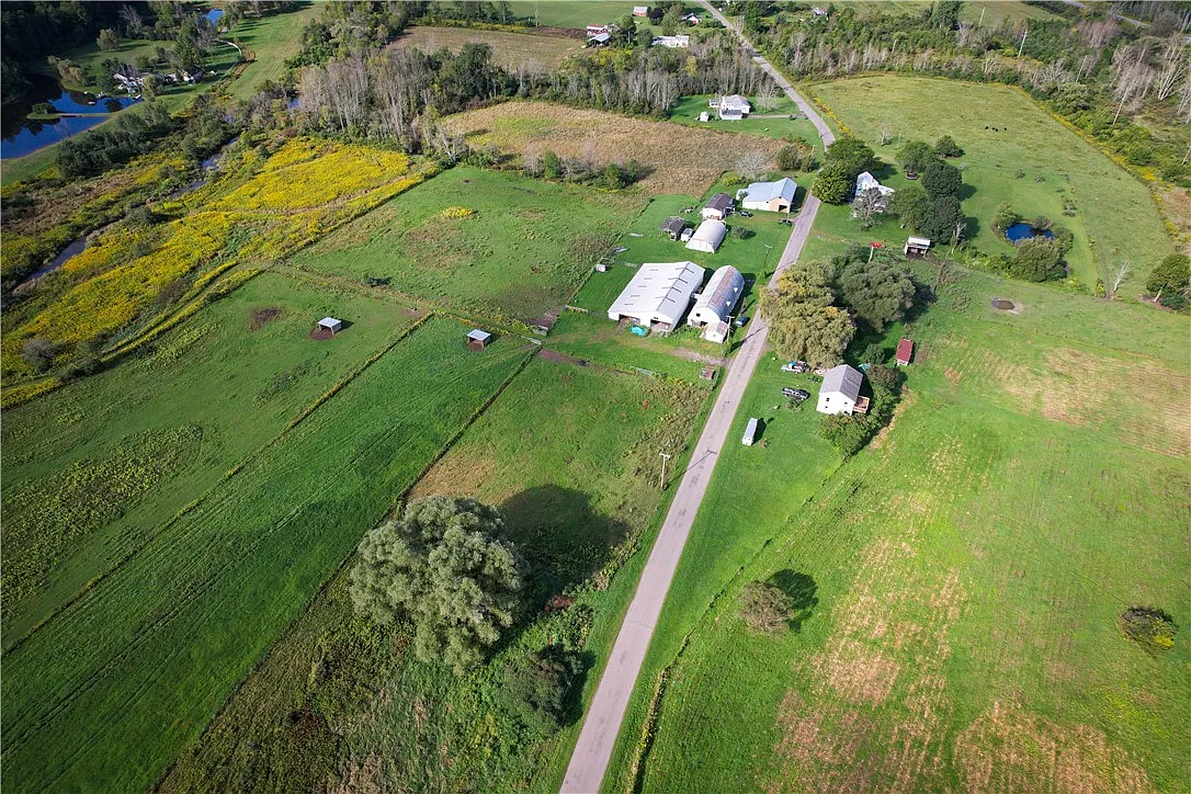 284 E Spencer Rd photo 1