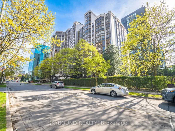 10 Kenneth Ave #511, Toronto, ON M2N 6K6