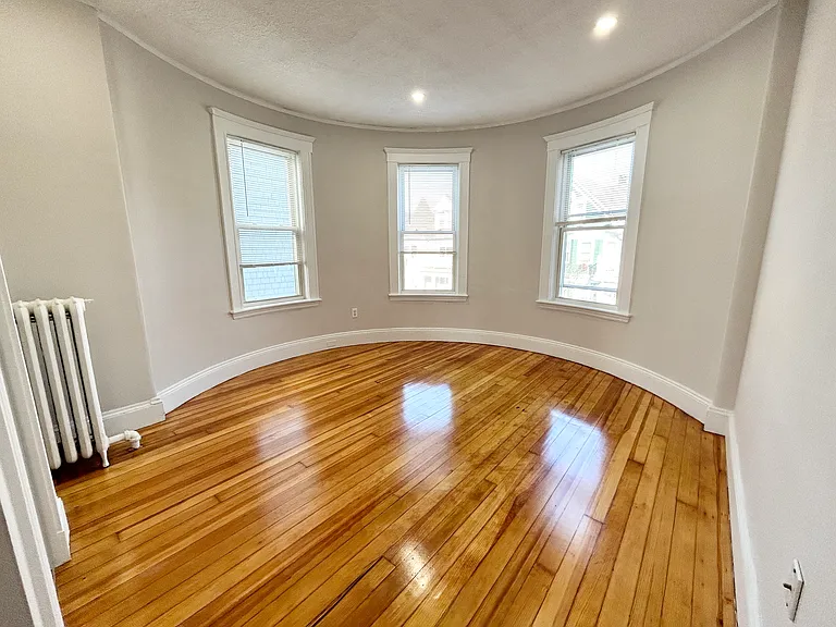 24 Willis St #2R — Photo 3