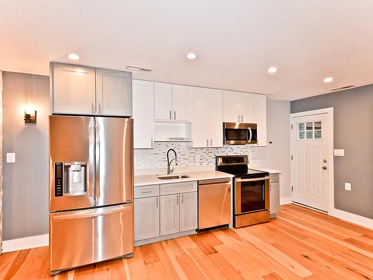 541 Quincy St NW #B — Photo 6
