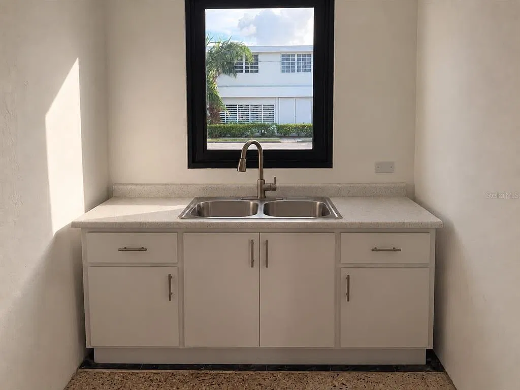 4 bed, 2.0 bath, 1300 sqft, $1,800 — Photo 4