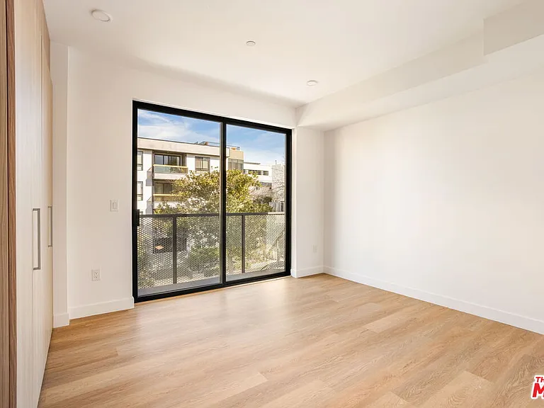2361 Fox Hills Dr #201 — Photo 10