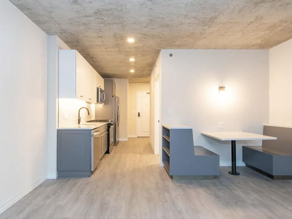1st image of 152 W Huron St #1307