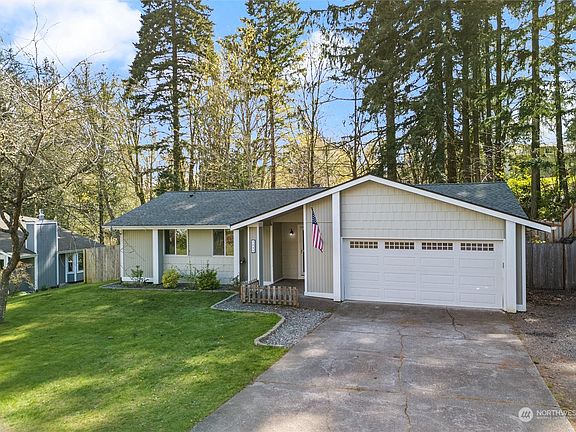3rd image of 1025 NE Coco Court