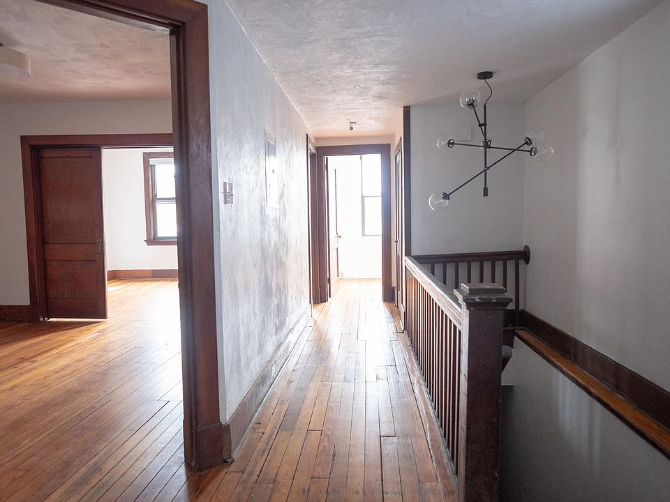 Hallway/Front Entry Stairs