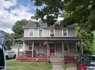 69 Woodlawn Ave, Dallas, PA 18612