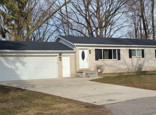 26575 Lanse Creuse St, Harrison Township, MI