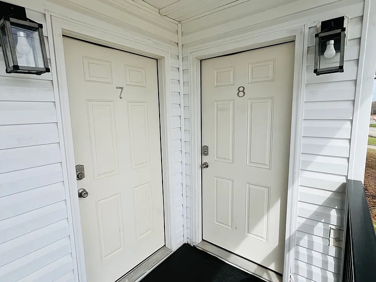 819 E Lee St #8 — Photo 7