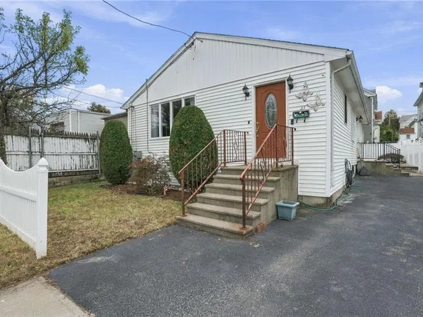33 Huldah St, Providence, RI 02909