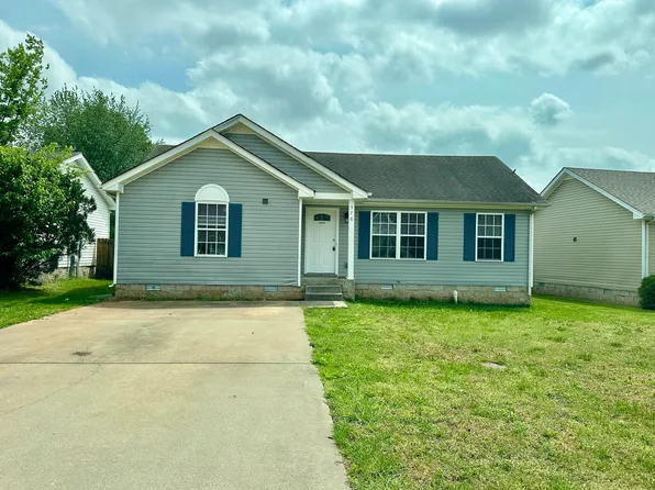 576 Oakmont Dr, Clarksville, TN 37042