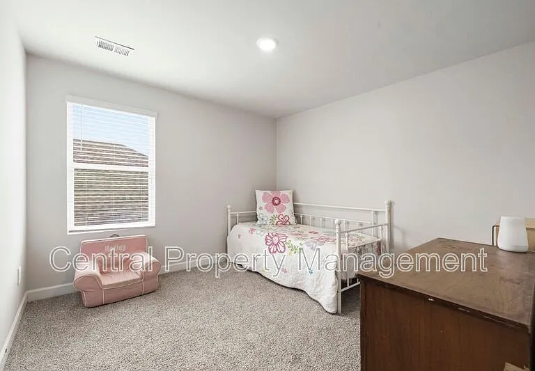 320 Lavinia Cir — Photo 19