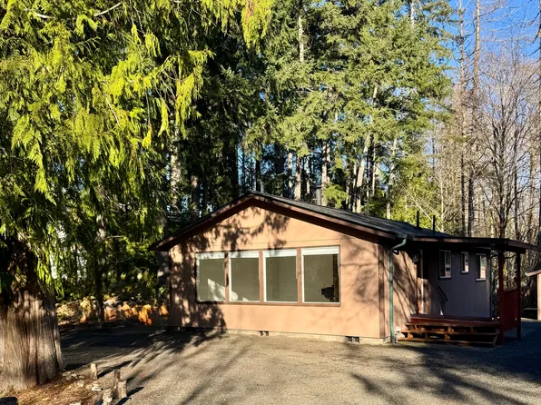 471 N Fairway Dr W, Hoodsport, WA 98548