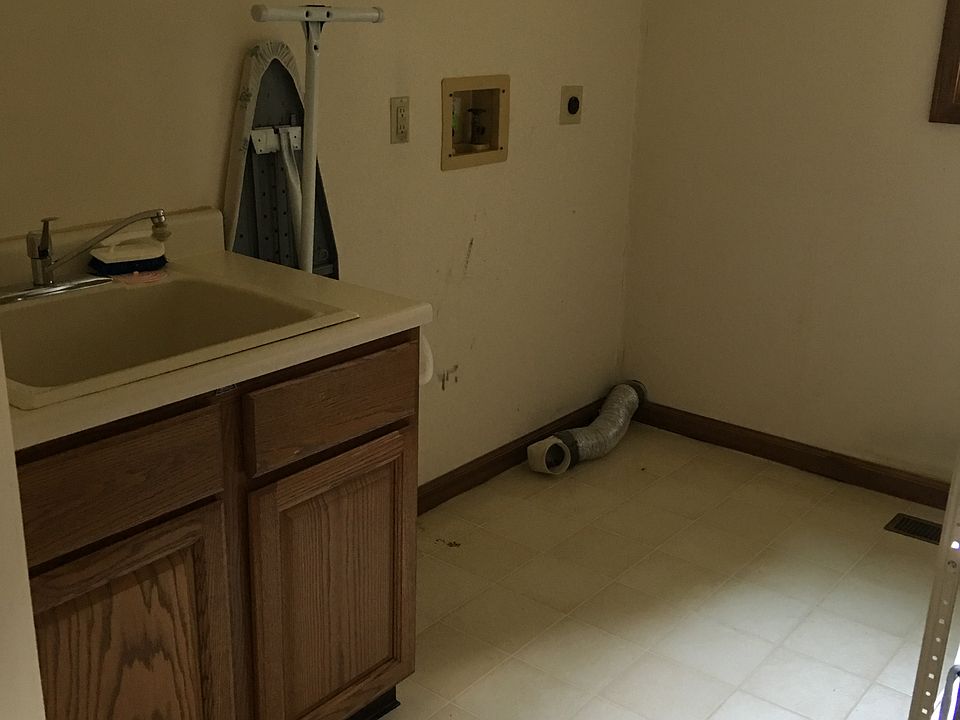 1st image of 706 Nelson Ct