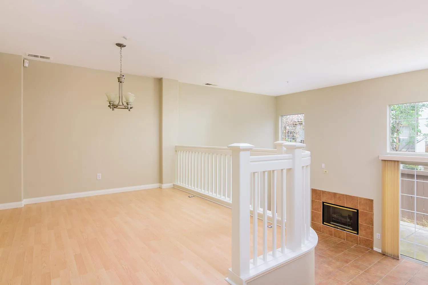 3 bed, 2.5 bath, 1553 sqft, $4,250 — Photo 4