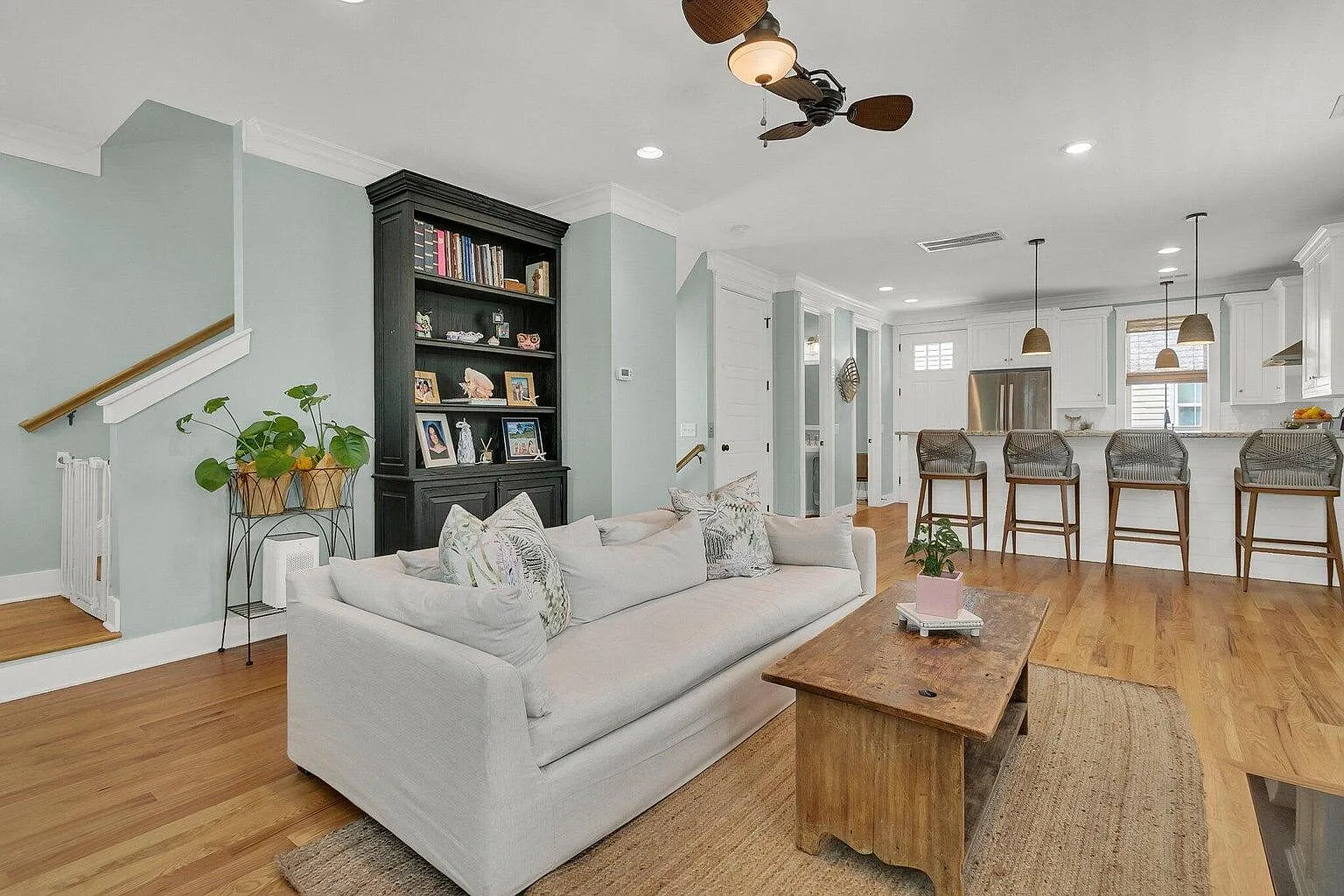 3 bed, 3.5 bath, 1774 sqft, $4,500 — Photo 4
