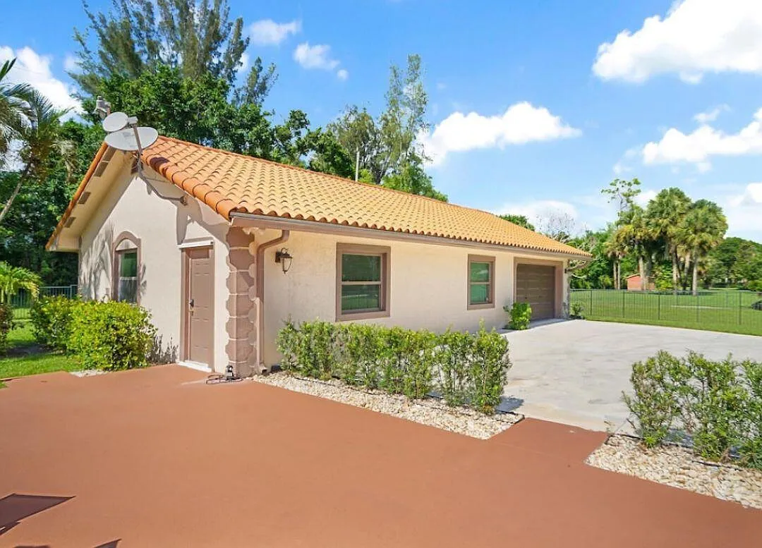 6 bed, 4.0 bath, 3008 sqft, $12,000 — Photo 3