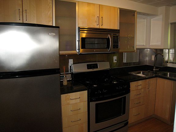 Kitchen w/ granite and stainless
