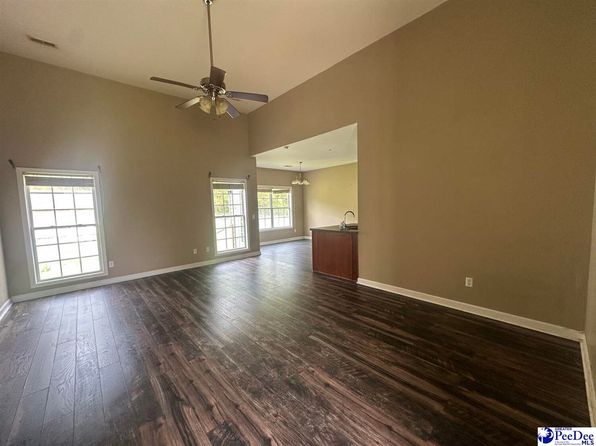 704 Highland Dr, Mullins, SC 29574