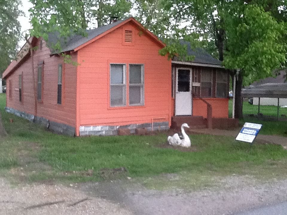 1st image of 1504 Woodrow St