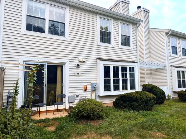 31 Almond Dr, Somerset, NJ 08873