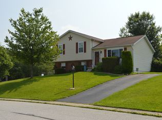 120 Gardenia Dr, Hanover, PA 17331