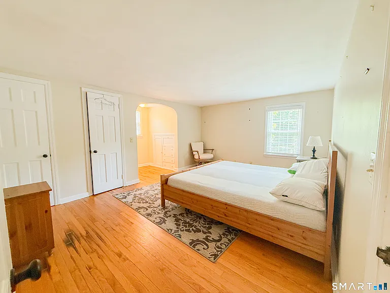 1657 Farmington Ave — Photo 4