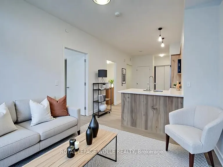 25 Wellington St S #2101 — Photo 12