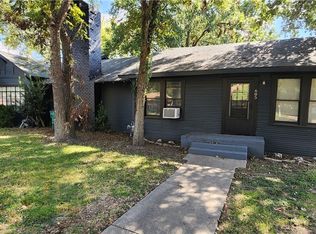 607 E 12th St, Cameron, TX 76520