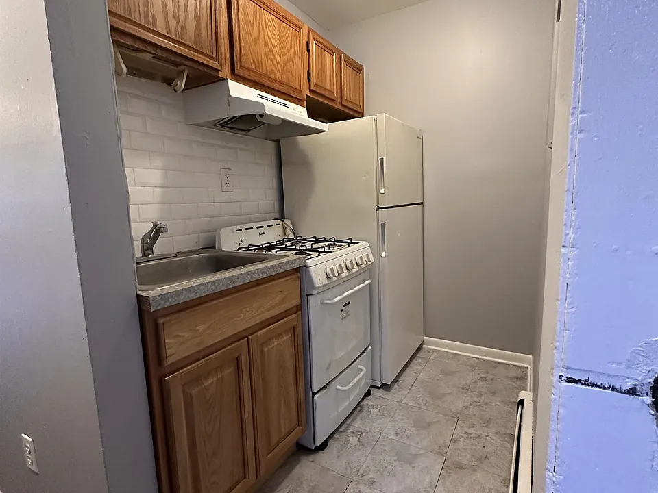311 Clinton Ave #309
