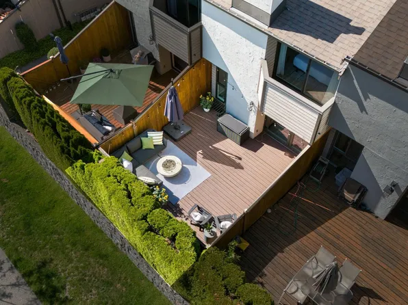 220 E 11th St #18, North Vancouver, BC V7L 2G7