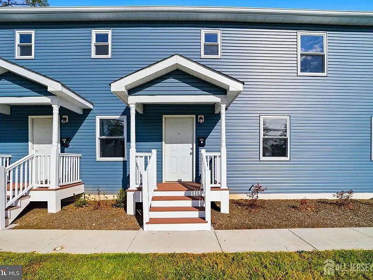 245 William St #B — Photo 1