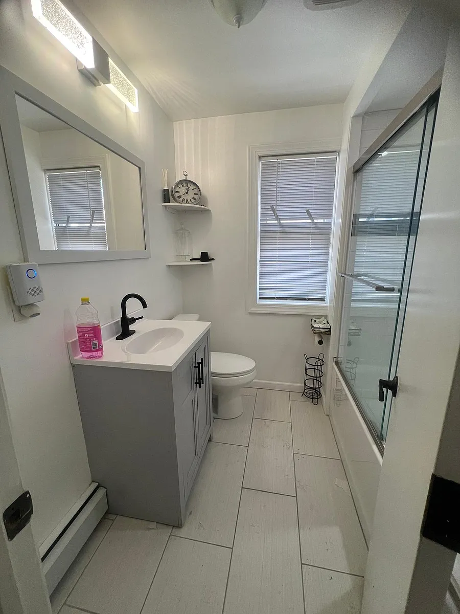 Photo 2 of 10 - 82 Hunnewell Ave #1 - Elmont, NY Building Photo - 82 Hunnewell Ave #1