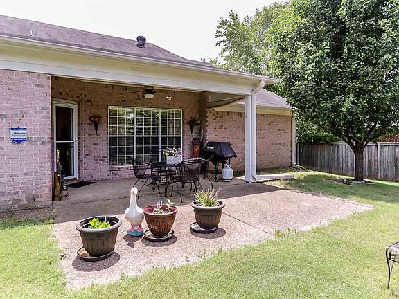 5th image of 25 Brookhaven Dr