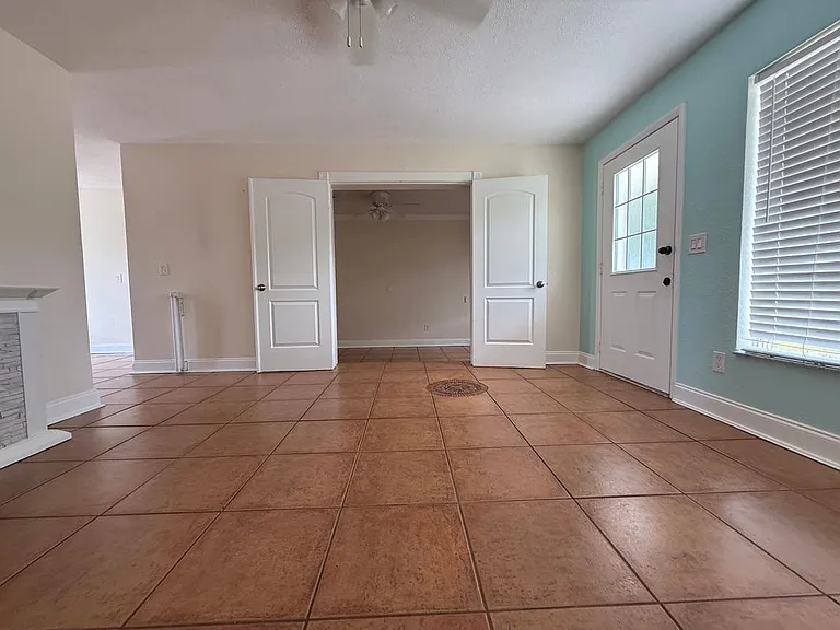 713 S Jenkins Rd — Photo 23
