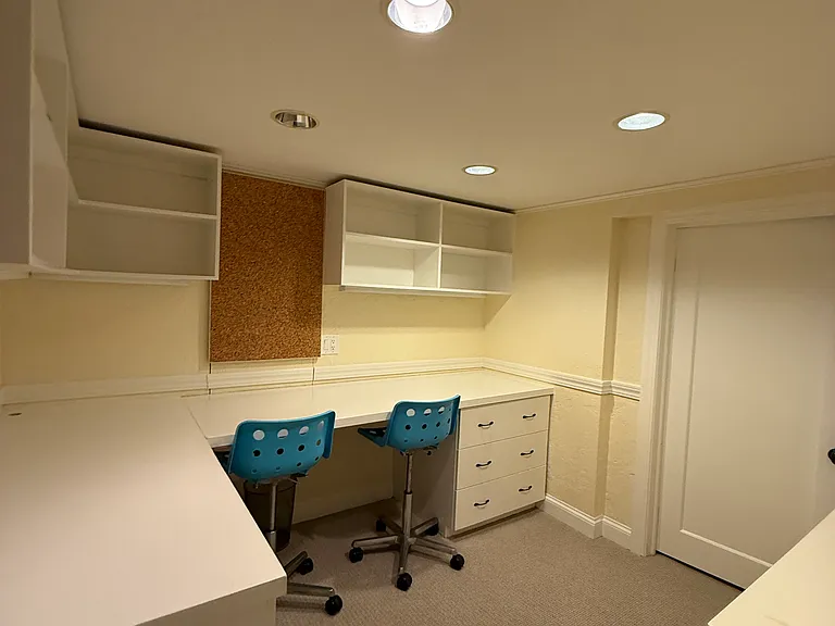 250 Manor Dr — Photo 16