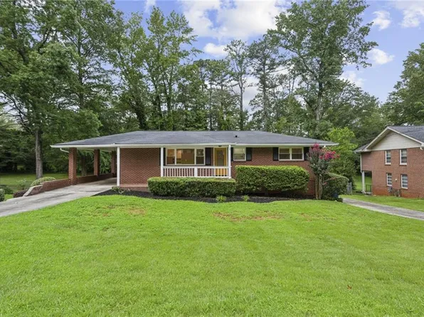 2221 Plantation Dr, East Pt, GA 30344