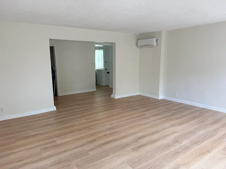 2413 Hidalgo Ave — Photo 11